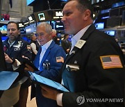 뉴욕증시, S&P500지수 5,000 돌파하며 출발