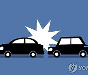 통영대전고속도로서 승용차 4대 연쇄 추돌…6명 경상