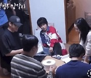 지창욱, 리허설 중 실내흡연 포착…'삼달리' 측 논란되자 삭제 편집 [MD이슈]