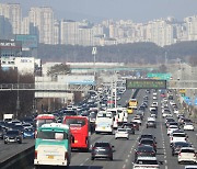 많은 교통량 보이는 경부고속도로