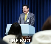 尹, 저출산위 부위원장 '관료 출신' 교체…"가시적 성과 기대" 