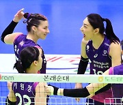 '윌로우 효과'에 방긋 웃는 흥국생명…김연경 "기대 이상"