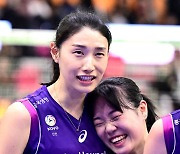 김연경-이원정, '현대건설 상대로 3-0 완승에 미소가 절로' [사진]