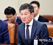 정몽규 축구협회장, 업무상 배임 등 혐의로 고발까지 당해