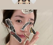 성유리, '2살 쌍둥이'가 덕지덕지 붙인 스티커..."미모는 여전해"