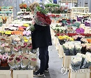 BRITAIN VALENTINE FLOWERS