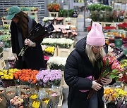 BRITAIN VALENTINE FLOWERS