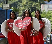 INDIA VALENTINES DAY PREPARATIONS