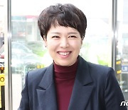 공천 심사장 향하는 김은혜 전 대통령실 홍보수석비서관