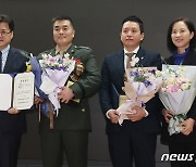 김근태상 수상한 박정훈 대령과 군인권센터