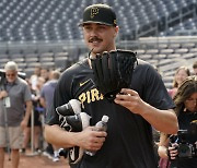 야마모토 만큼 포장된 PIT 21살 파이어볼러, "이번 봄 가장 역동적인 투수" MLB