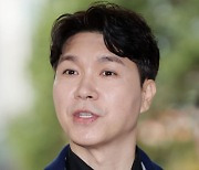 박수홍 친형, 횡령 혐의 징역 2년…형수는 무죄