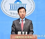 與 김성태, '강서을 컷오프' 수용…"물러서야 할 시간"