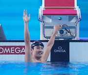 김우민 이어 황선우도 금빛 역영...한국 수영, 황금세대 떴다