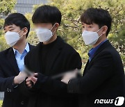 인권위 "피의자 포승줄 가려야"…경찰 "위험물 숨길 수도"