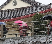 퇴근 앞두고 전국 비 그쳤다…밤엔 강원 산지·동해안에만 눈