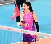 '김연경 31득점' 흥국생명, 5연승…선두 현대건설과 승점 1점 차