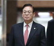 與 정우택 "돈봉투, 사실 아닌 악질공작…진실 밝혀질 것"