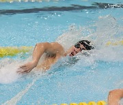 '수영' 황선우, 이번엔 100m… 한국 선수 '최초' 세계선수권 결선행