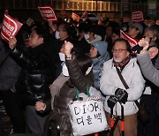 전공의 사직서, 의대생 집단휴학에 전국 집회…의대 증원에 의료계·정부 갈등 격화