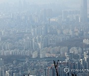 전국 아파트값 12주 연속 내려…하락폭은 축소