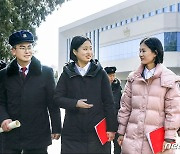 북한 "뜨거운 사랑 받은 행복동이"…광명성절 맞아 김정일 '애민정신' 조명