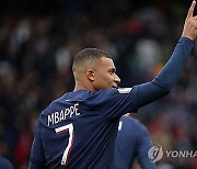 '이강인 절친' 음바페, 드디어 PSG 떠난다…"구단에 이적 통보→차기 행선지 레알 유력" (英 매체)