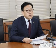 모두발언 하는 김병환 차관