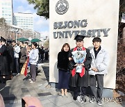 대학교에서 마지막 기념촬영