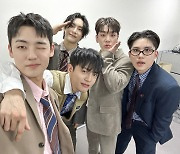 전원 군필돌 에이스, 22일 컴백 앞두고 버스킹…'My Girl' 최초 공개