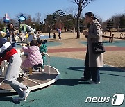 "주말마다 오늘처럼 맑으면 좋겠어요"… 대전·충남 주요 관광지 '북적'