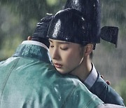 '세작, 매혹된 자들' 조정석 애틋한 눈빛 뒤 신세경의 흔들림 [TV 엿보기]