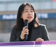 '카이스트 졸업생 연행 규탄' 발언하는 황정아 박사