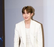 [T포토] 김재환 '보조개 뽐내며 등장'