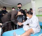 與 “軍급식비 2000원 인상…장병 상해보험 전면 시행”