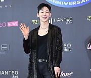 조권, ‘한터’에서 시상자로 인사 [포토엔HD]