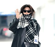 전지현, '시크한 출국 인사' [사진]