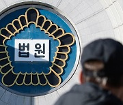 발로 차고 목 조르고… ‘묻지마 폭행’ 징역 5년