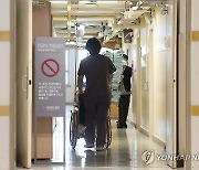 '의료대란 이미 현실화' 수술 늦추는 병원들…환자 전전긍긍(종합)