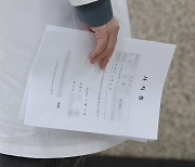 의사 ‘면허 정지’ 꺼내든 정부…전공의 집단사직은 계속