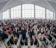 중국 춘제 연휴 ‘반짝 특수’로 그치나…1인당 지출 감소, 소비 위축 여전