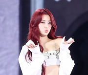 [ST포토] 르세라핌 허윤진 '심쿵'