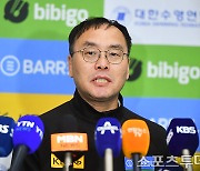 [ST포토] 질문에 답하는 수영대표팀 이정훈 감독