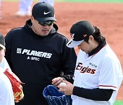 류현진 한화 복귀 임박? 손혁 단장 "좋은 공감대 형성…결정 기다리고 있다" [직격인터뷰]