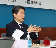 이주호 부총리, 인천 제물포중 디지털 교육혁신 현장 간담회