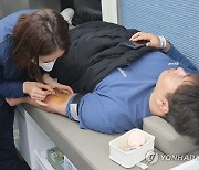 '헌혈로 새 생명 나눈다' 한국노총-산업보건협회 헌혈 캠페인