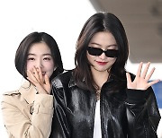 [mhn포토] 레드벨벳 아이린 '막내 뒤에서 빼꼼'