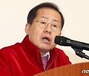 홍준표 "외국 감독에 놀아나지 말고 국내 감독 시켜야"