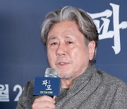 '파묘' 최민식 "군 제대 30년 넘었는데 삽질, 포크레인도 있는데 왜" 너스레 [N현장]