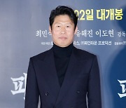 유해진 '파묘'서 장의사 변신